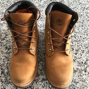 Women’s size 7.5, 6inch Timberland boots!